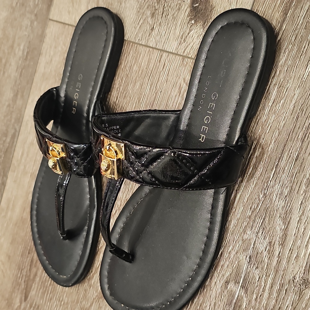 KURT GEIGER LONDON Black Thong Sandals Padlock & Quilted Strap Design Flip Flops - Picture 4 of 7